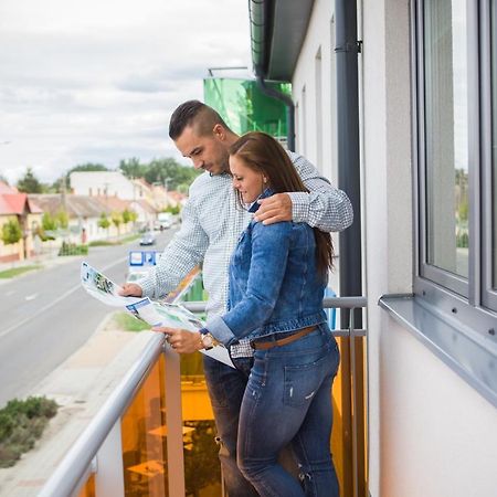 Azur Haz Viola Apartman Sárvár Exterior foto